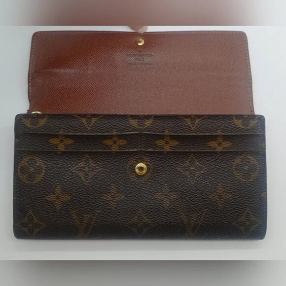 Louis Vuitton Sarah Wallet with COA​​ - Picture 10 of 16
